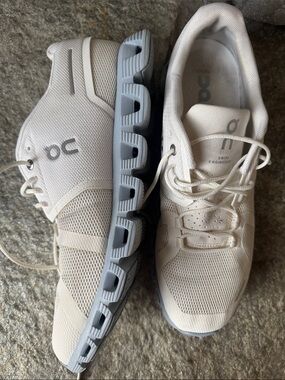 On Running Cloud X White Gray Swiss Engineering Running Shoes Women’s Size 10.5